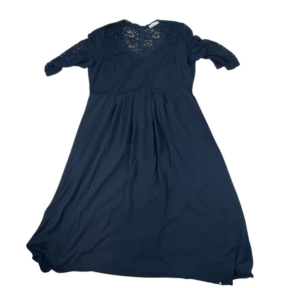 Woman’s Nemidor black lace accent dress size US 26